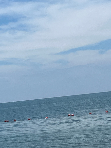 斜めの海の風景